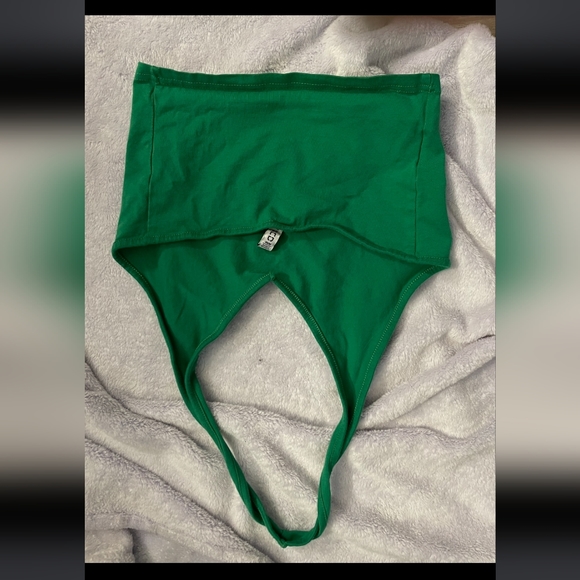 H&M crop top - Picture 2 of 2